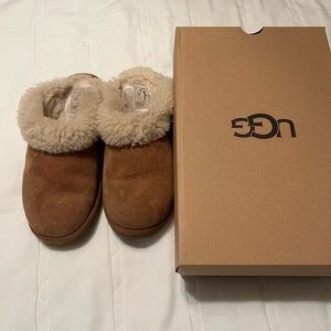 Ugg slipper $10